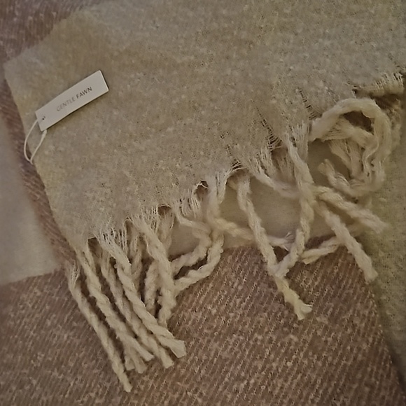 GENTLE FAWN Dusty Pink Color Block Fringe Winter Shawl Scarf - Picture 5 of 9